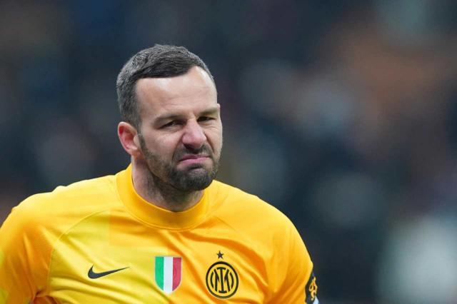 1642897764365012307.jpg Handanovic.jpg