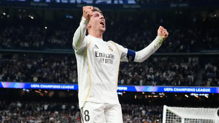 B体育登录-“地球上最被低估的球员”完成史诗之夜！22分钟帽子戏法打爆曼城|巴尔韦德|皇马|阿韦洛亚|阿诺德|卡洛斯-巴尔韦德_新浪体育_新浪新闻