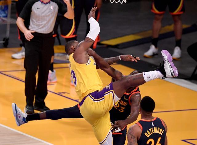 B体育官方网站-格林再现天使魔鬼一面 再战灰熊他需要冷静心态